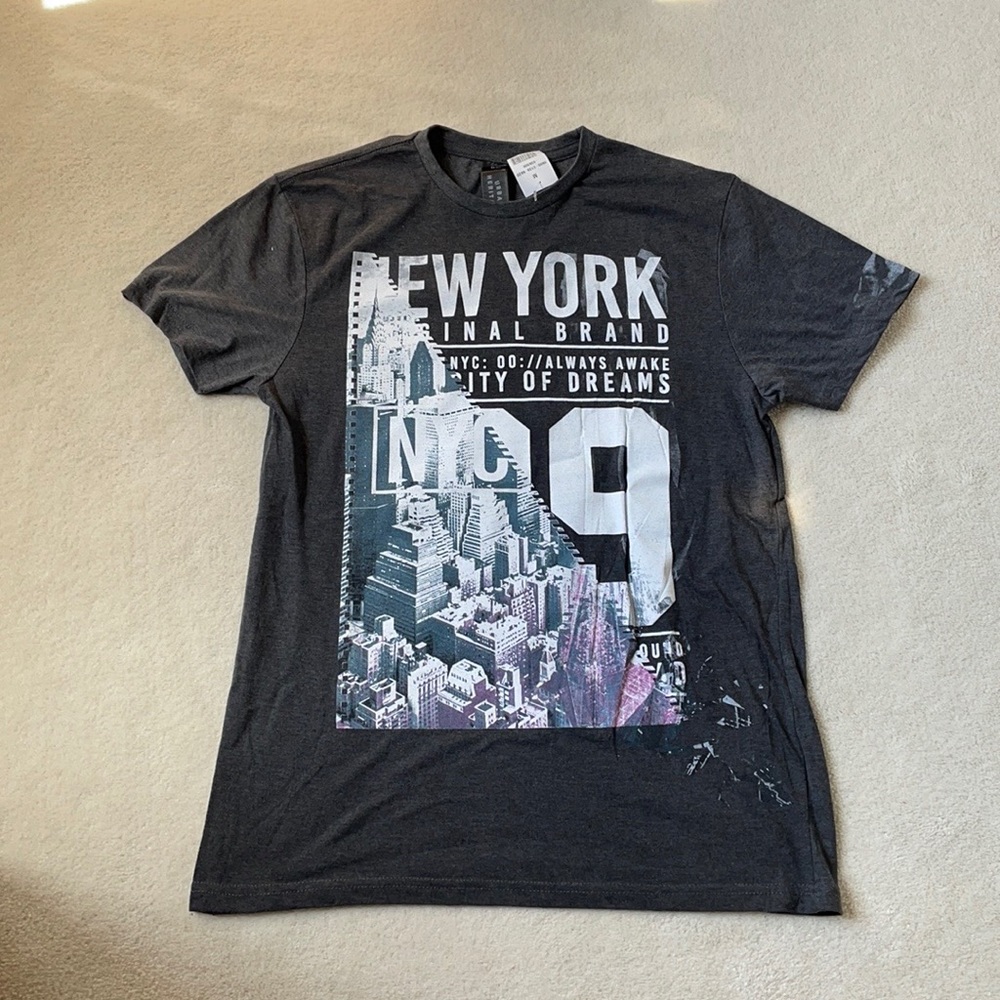☔️NWT Men’s Graphic Tee